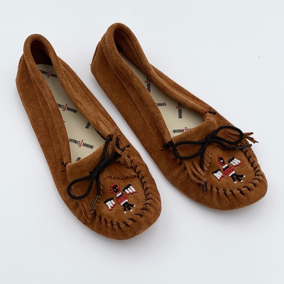 Brown Minnetonka Moccasins with beaded bird Embroidery woman’s size 9.5 - Picture 1 of 12